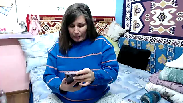 Snapshot of AdelineBlueEyes chatting on 17, 11, 2025 AdelineBlueEyes online show from 17, 11, 2025