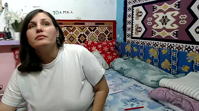 Snapshot of AdelineBlueEyes chatting on 28, 10, 2025 AdelineBlueEyes online show from 28, 10, 2025