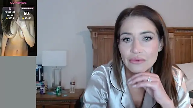 Snapshot of Noellesmfc chatting on 22, 10, 2025 Noellesmfc online show from 22, 10, 2025