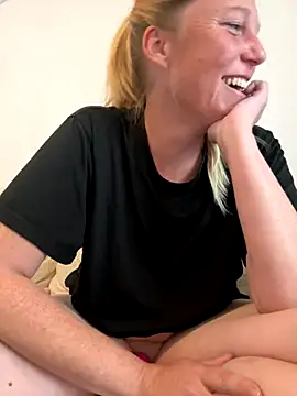 MoniqueLaFee online show from 5, 10, 2025