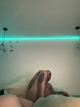 Chloe Johnson  online show from 22, 12, 2024