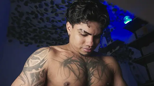 Snapshot of Young_laroi chatting on 5, 5, 2026 Young laroi online show from 5, 5, 2026