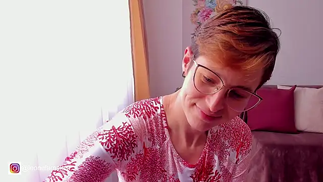 cuddlingbunny online show from 11, 3, 2025