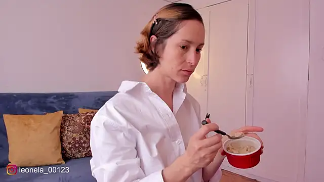 cuddlingbunny online show from 5, 1, 2026