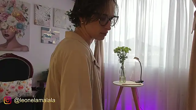 cuddlingbunny online show from 12, 11, 2025