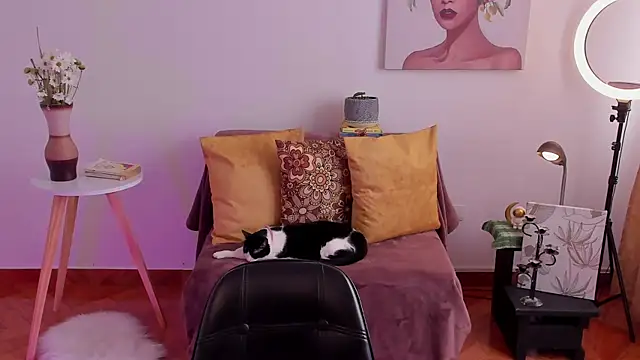 cuddlingbunny online show from 26, 2, 2025