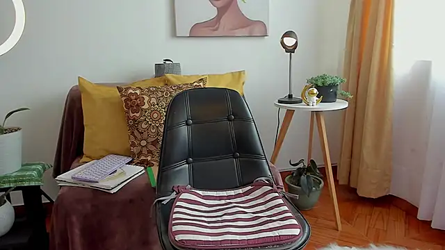 cuddlingbunny online show from 2, 3, 2025