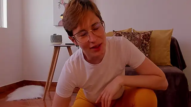 cuddlingbunny online show from 18, 2, 2025