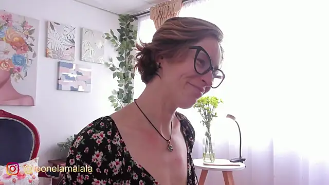 cuddlingbunny online show from 16, 11, 2025