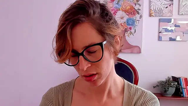 cuddlingbunny online show from 5, 12, 2025