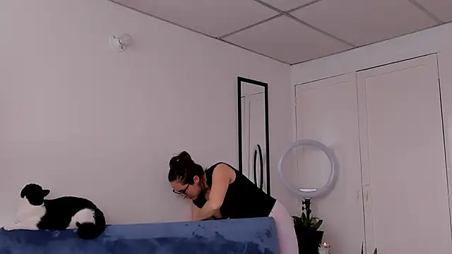 cuddlingbunny online show from 14, 6, 2026