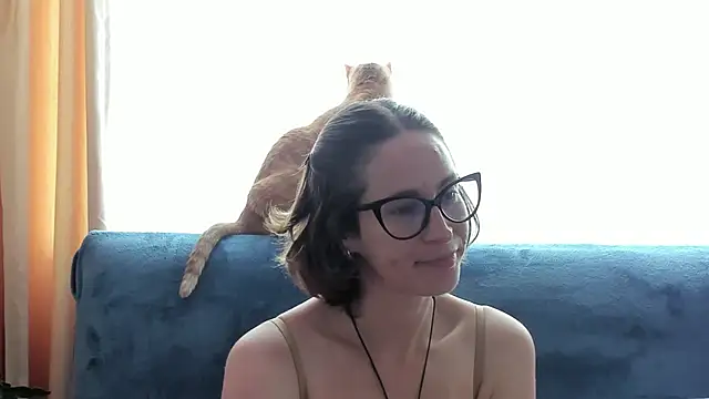 cuddlingbunny online show from 5, 4, 2026