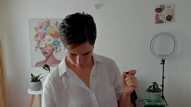 cuddlingbunny online show from 16, 2, 2025