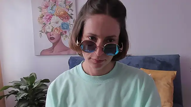 cuddlingbunny online show from 16, 3, 2026