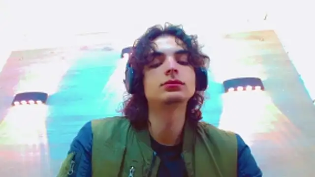 Snapshot of Sr_BonnyEthan chatting on 4, 11, 2025 Sr BonnyEthan online show from 4, 11, 2025