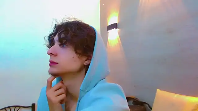 Snapshot of Sr_BonnyEthan chatting on 15, 10, 2025 Sr BonnyEthan online show from 15, 10, 2025