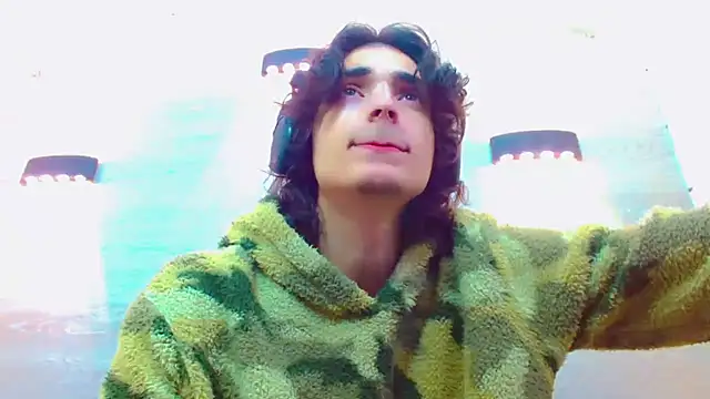 Snapshot of Sr_BonnyEthan chatting on 11, 11, 2025 Sr BonnyEthan online show from 11, 11, 2025