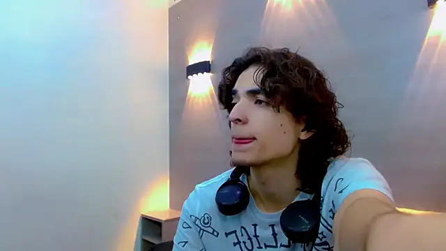 Snapshot of Sr_BonnyEthan chatting on 9, 10, 2025 Sr BonnyEthan online show from 9, 10, 2025