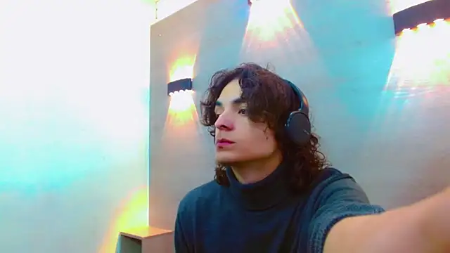 Snapshot of Sr_BonnyEthan chatting on 8, 11, 2025 Sr BonnyEthan online show from 8, 11, 2025