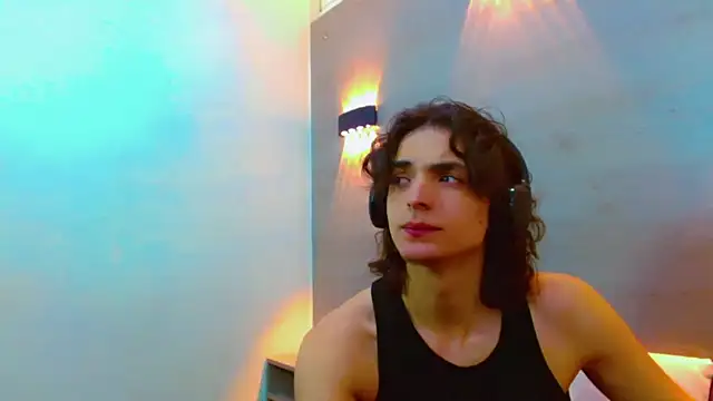 Snapshot of Sr_BonnyEthan chatting on 28, 10, 2025 Sr BonnyEthan online show from 28, 10, 2025