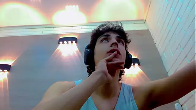 Snapshot of Sr_BonnyEthan chatting on 3, 12, 2025 Sr BonnyEthan online show from 3, 12, 2025