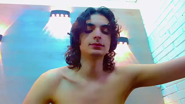 Snapshot of Sr_BonnyEthan chatting on 21, 11, 2025 Sr BonnyEthan online show from 21, 11, 2025