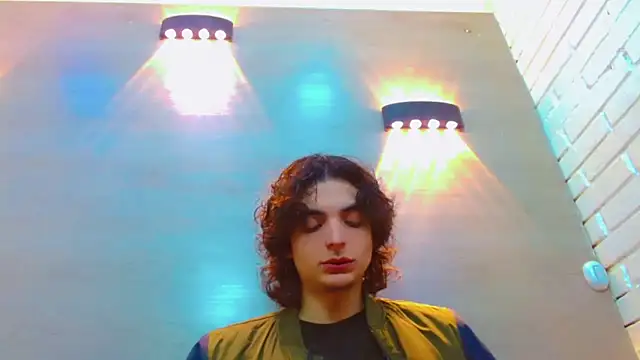 Snapshot of Sr_BonnyEthan chatting on 5, 11, 2025 Sr BonnyEthan online show from 5, 11, 2025