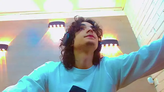 Snapshot of Sr_BonnyEthan chatting on 20, 11, 2025 Sr BonnyEthan online show from 20, 11, 2025