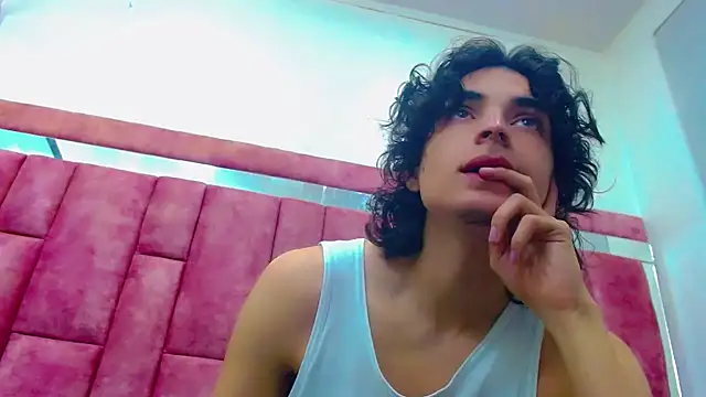 Snapshot of Sr_BonnyEthan chatting on 18, 10, 2025 Sr BonnyEthan online show from 18, 10, 2025