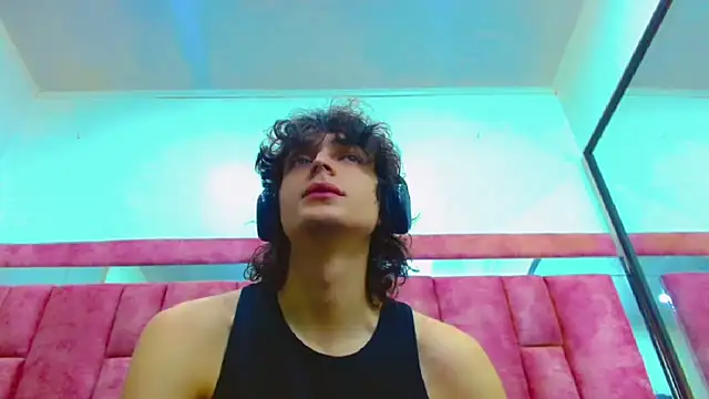 Snapshot of Sr_BonnyEthan chatting on 17, 9, 2025 Sr BonnyEthan online show from 17, 9, 2025