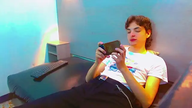 Snapshot of Sr_BonnyEthan chatting on 27, 11, 2025 Sr BonnyEthan online show from 27, 11, 2025