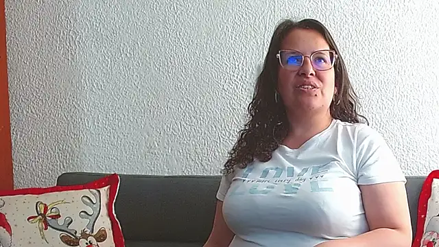 Snapshot of honeyhot_paty chatting on 8, 12, 2024 honeyhot paty online show from 8, 12, 2024