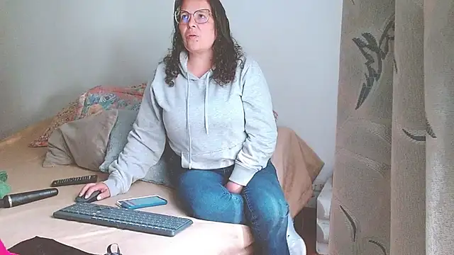 Snapshot of honeyhot_paty chatting on 12, 12, 2024 honeyhot paty online show from 12, 12, 2024