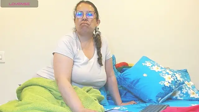 honeyhot paty online show from 17, 6, 2026