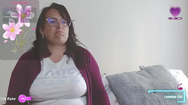 Snapshot of honeyhot_paty chatting on 13, 9, 2025 honeyhot paty online show from 13, 9, 2025