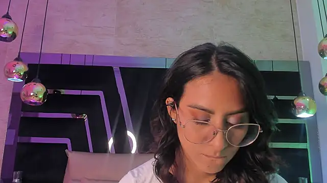 Snapshot of DaraBeckett chatting on 19, 10, 2025 DaraBeckett online show from 19, 10, 2025