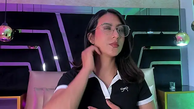 Snapshot of DaraBeckett chatting on 6, 11, 2025 DaraBeckett online show from 6, 11, 2025