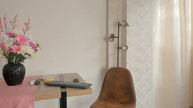 Snapshot of DaraBeckett chatting on 13, 9, 2025 DaraBeckett online show from 13, 9, 2025