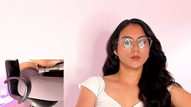 Snapshot of DaraBeckett chatting on 28, 2, 2025 DaraBeckett online show from 28, 2, 2025