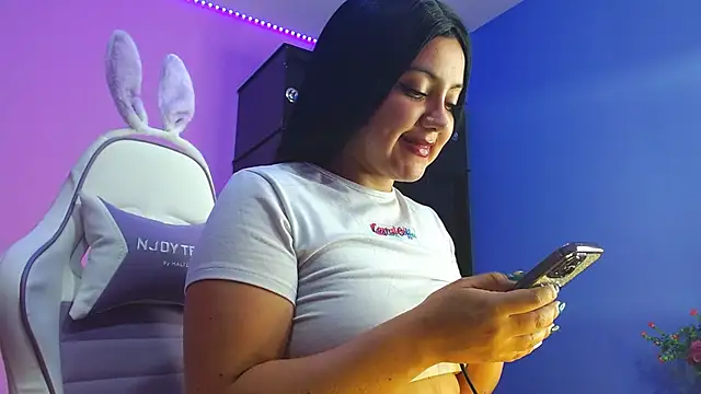 Snapshot of Isa-Jones chatting on 15, 10, 2025 Isa-Jones online show from 15, 10, 2025