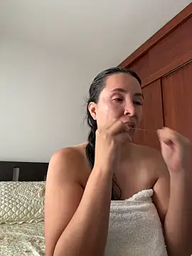 emely sexx20 online show from 25, 3, 2026