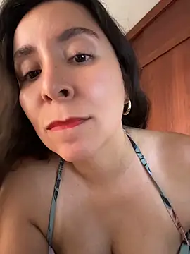 Snapshot of emely_sexx20 chatting on 15, 5, 2026 emely sexx20 online show from 15, 5, 2026