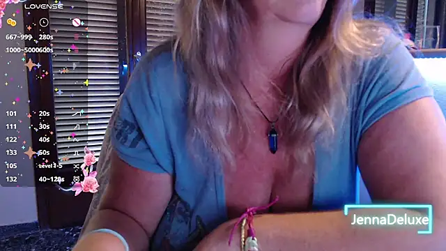 Snapshot of JennaDeluxe chatting on 4, 7, 2026 JennaDeluxe online show from 4, 7, 2026