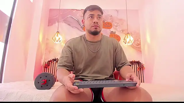 Snapshot of BrianMalonee chatting on 24, 10, 2025 BrianMalonee online show from 24, 10, 2025