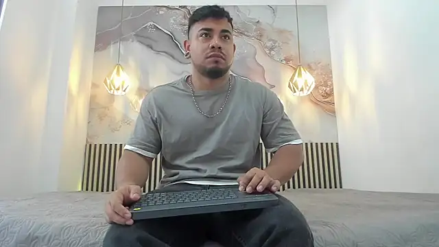 Snapshot of BrianMalonee chatting on 10, 11, 2025 BrianMalonee online show from 10, 11, 2025