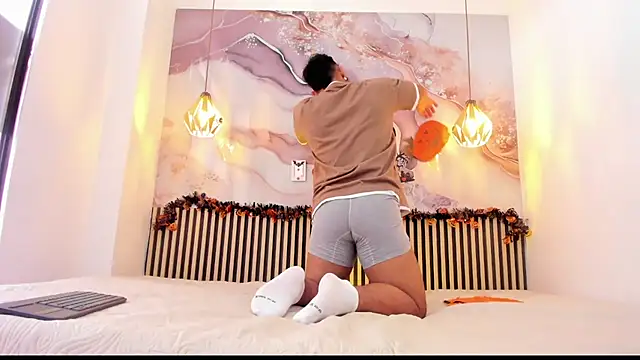 Snapshot of BrianMalonee chatting on 4, 11, 2025 BrianMalonee online show from 4, 11, 2025