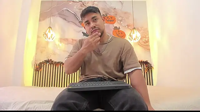 Snapshot of BrianMalonee chatting on 25, 10, 2025 BrianMalonee online show from 25, 10, 2025