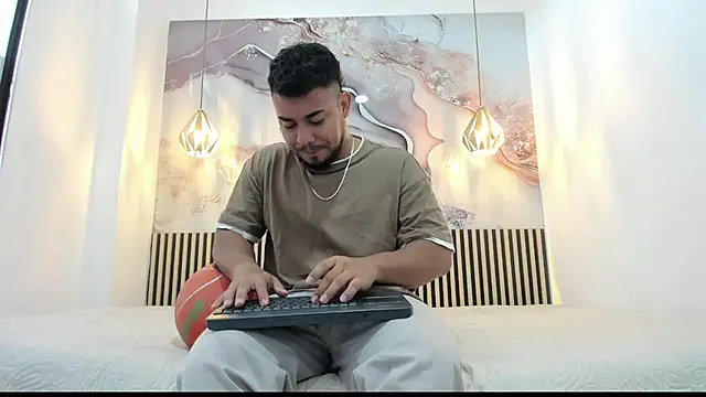 Snapshot of BrianMalonee chatting on 9, 10, 2025 BrianMalonee online show from 9, 10, 2025