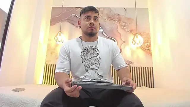 Snapshot of BrianMalonee chatting on 6, 11, 2025 BrianMalonee online show from 6, 11, 2025