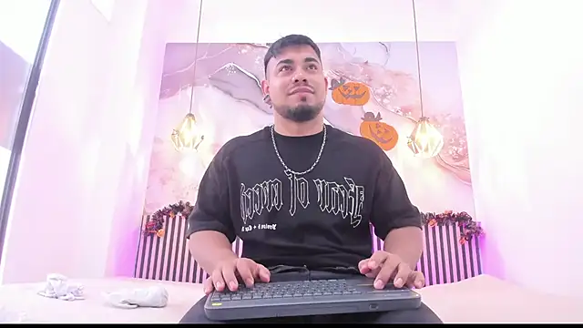 Snapshot of BrianMalonee chatting on 31, 10, 2025 BrianMalonee online show from 31, 10, 2025